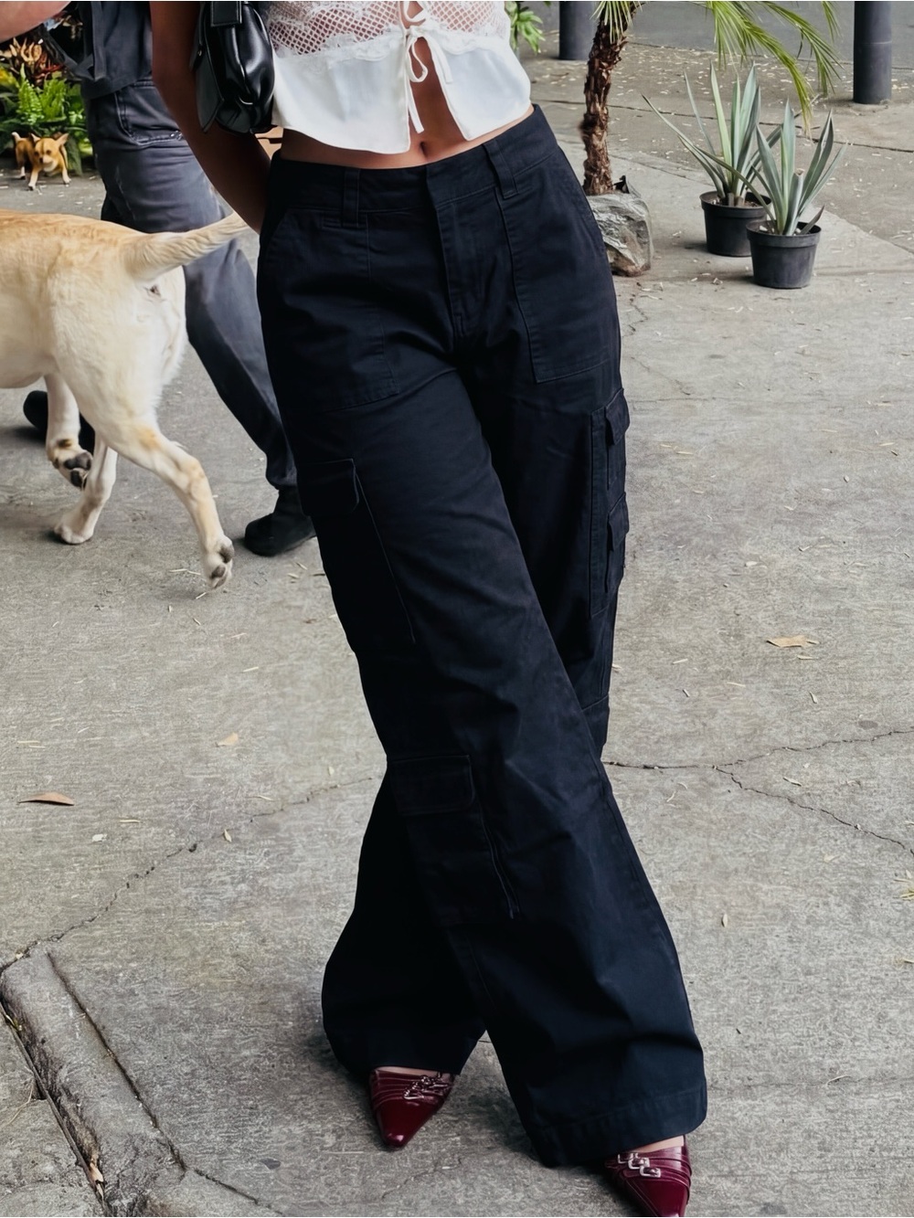 Black Wide-Leg Cargo Pants - Women's